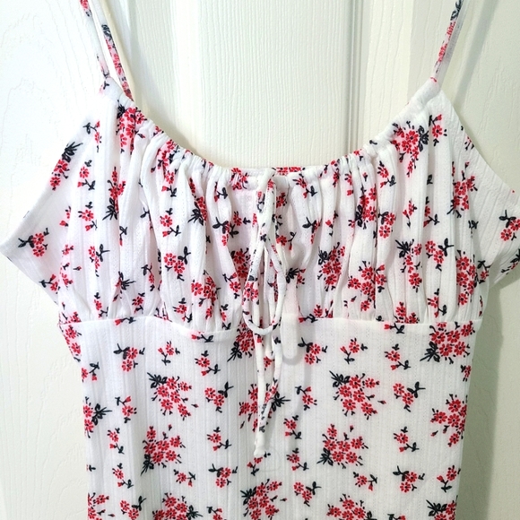 Floral dress - NEW without tag - Picture 3 of 4